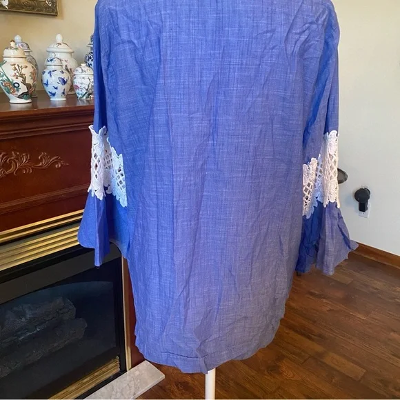 Lilly Pulitzer Blue Chambray Bell Sleeve Top with Lace Trim – Size L - Picture 5 of 7